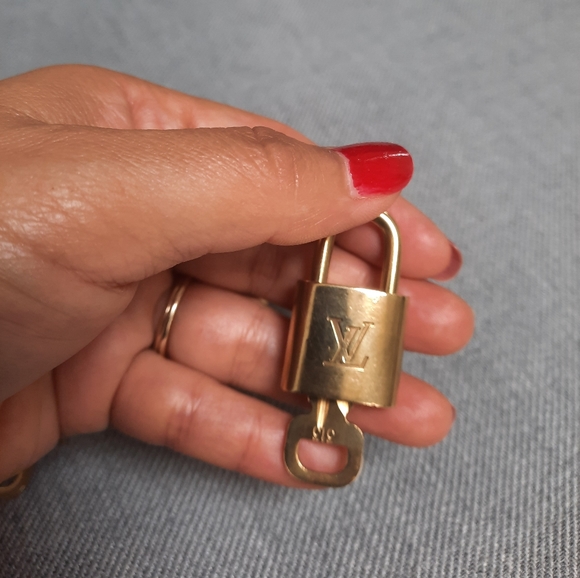 Authentic Louis Vuitton gold brass Padlock and key ,made in France - Picture 14 of 14
